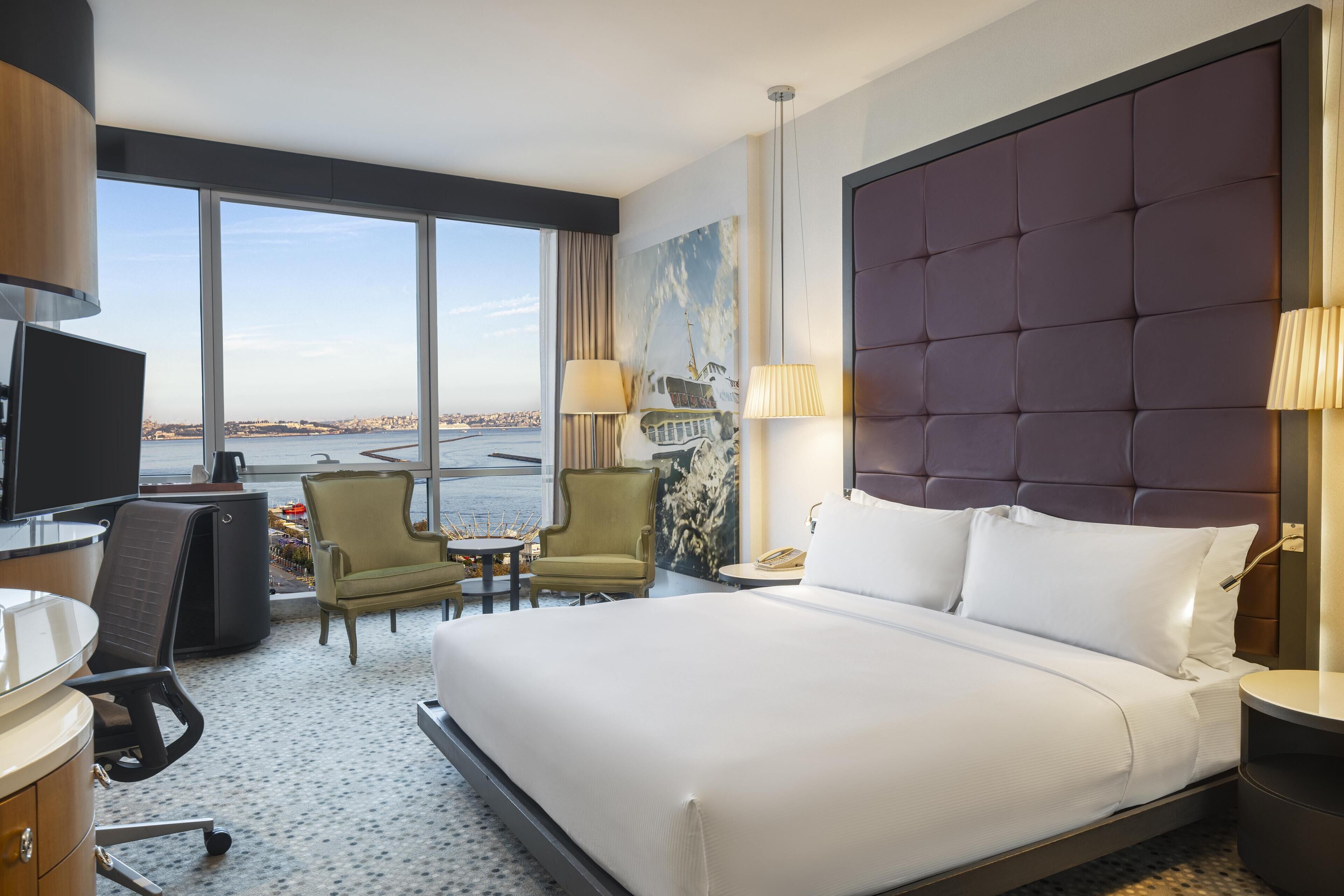 Deluxe Room, 1 King Bed, Sea View (Historic Peninsula) | Premium bedding, in-room safe, laptop workspace, blackout drapes