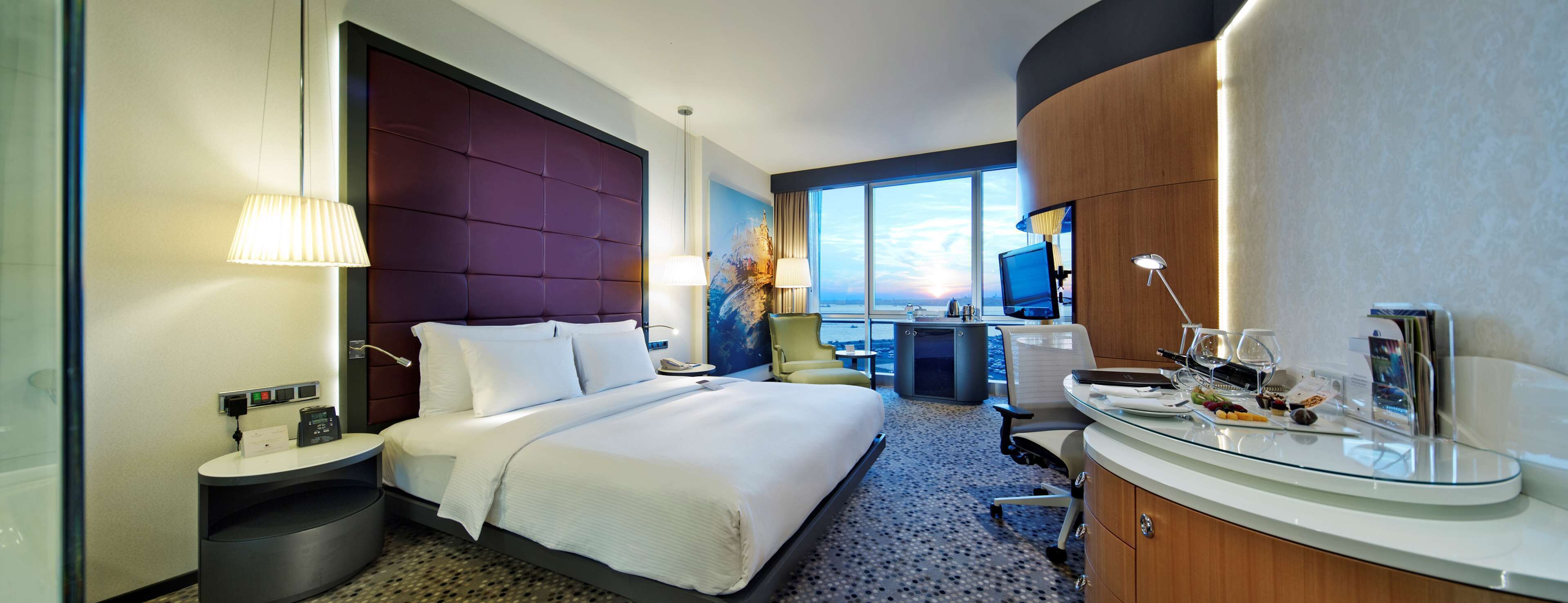 Deluxe Room, 1 King Bed, Sea View | Premium bedding, in-room safe, laptop workspace, blackout drapes