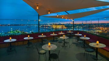 2 Restaurants; Frühstück, Mittagessen und Abendessen werden serviert