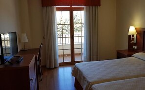 Minibar, desk, free WiFi, bed sheets