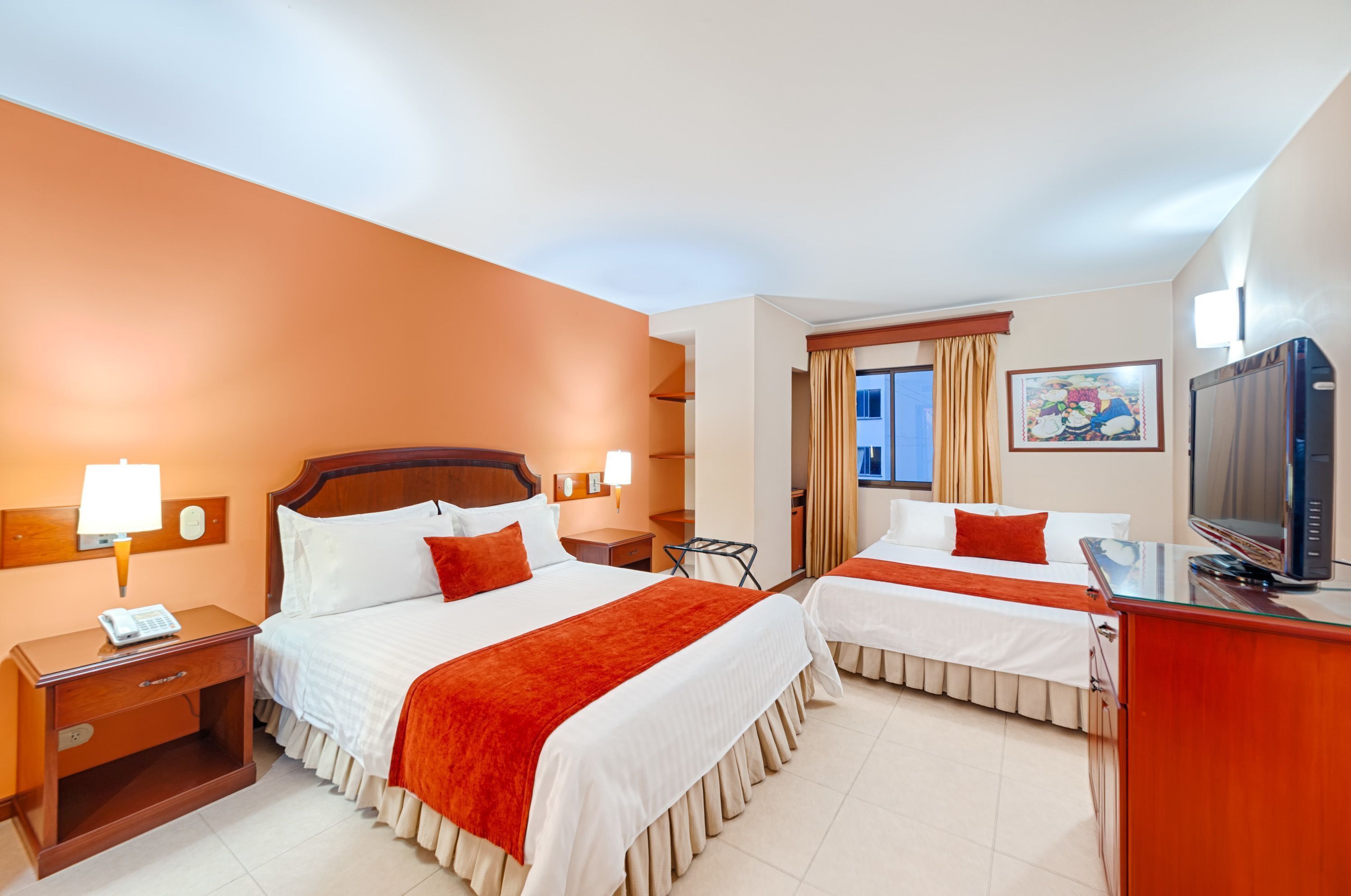 Down comforters, in-room safe, desk, blackout drapes