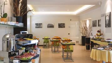 Daily full breakfast (EUR 16.50 per person)