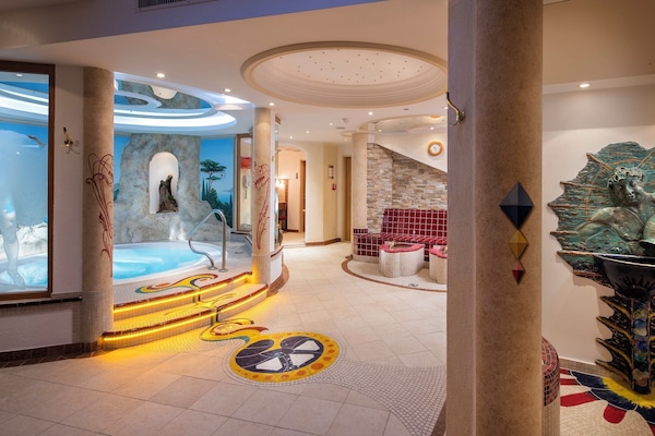 Indoor spa tub