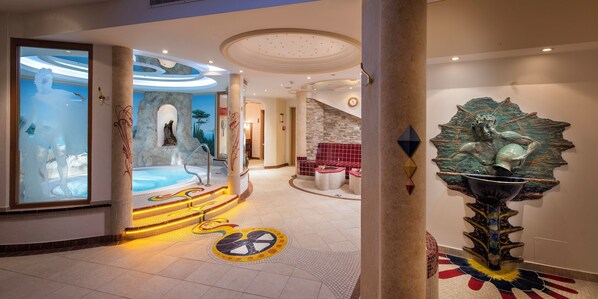 Indoor spa tub - Hotel Alpenjuwel Jäger (Tux)