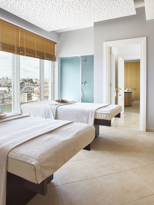 Couples treatment rooms, sauna, hot tub, steam room, Turkish bath