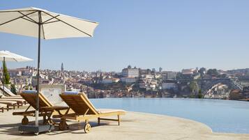 Piscine couverte, piscine extérieure (ouverte en saison)