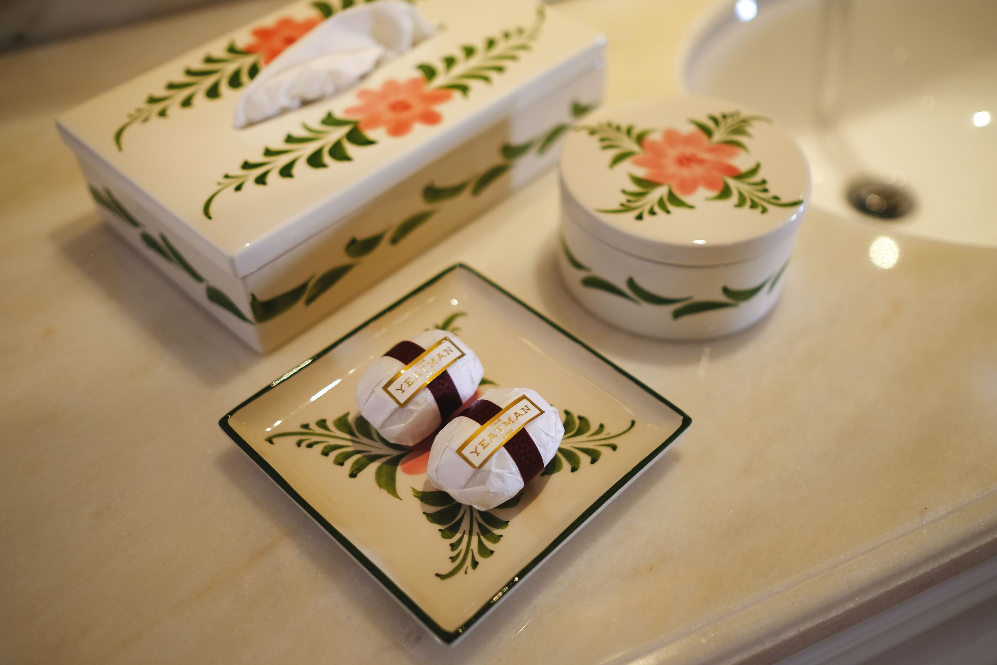 1 bedroom, egyptian cotton sheets, premium bedding, down duvets