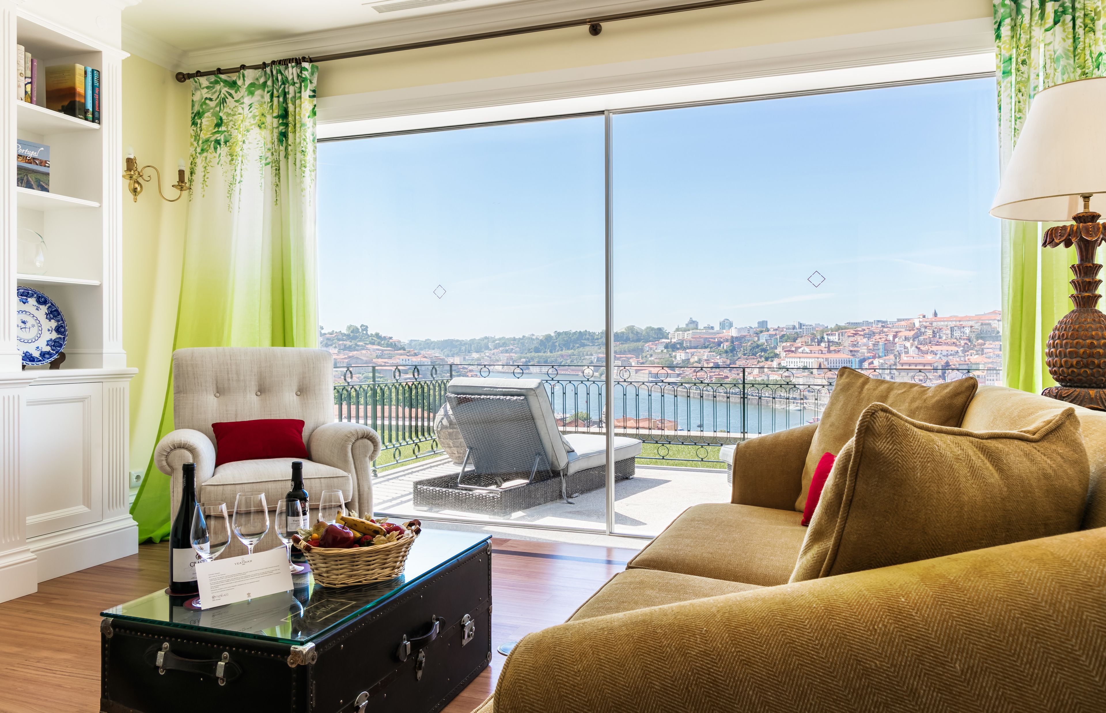 artist suite - panoramic river and city view - floor 7 of main building | view from room