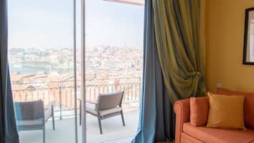 Suite Deluxe - Panoramic River and City View - Floors 3,4,5,6,7 3rd floor requires 2 lifts to access | Vista para a cidade
