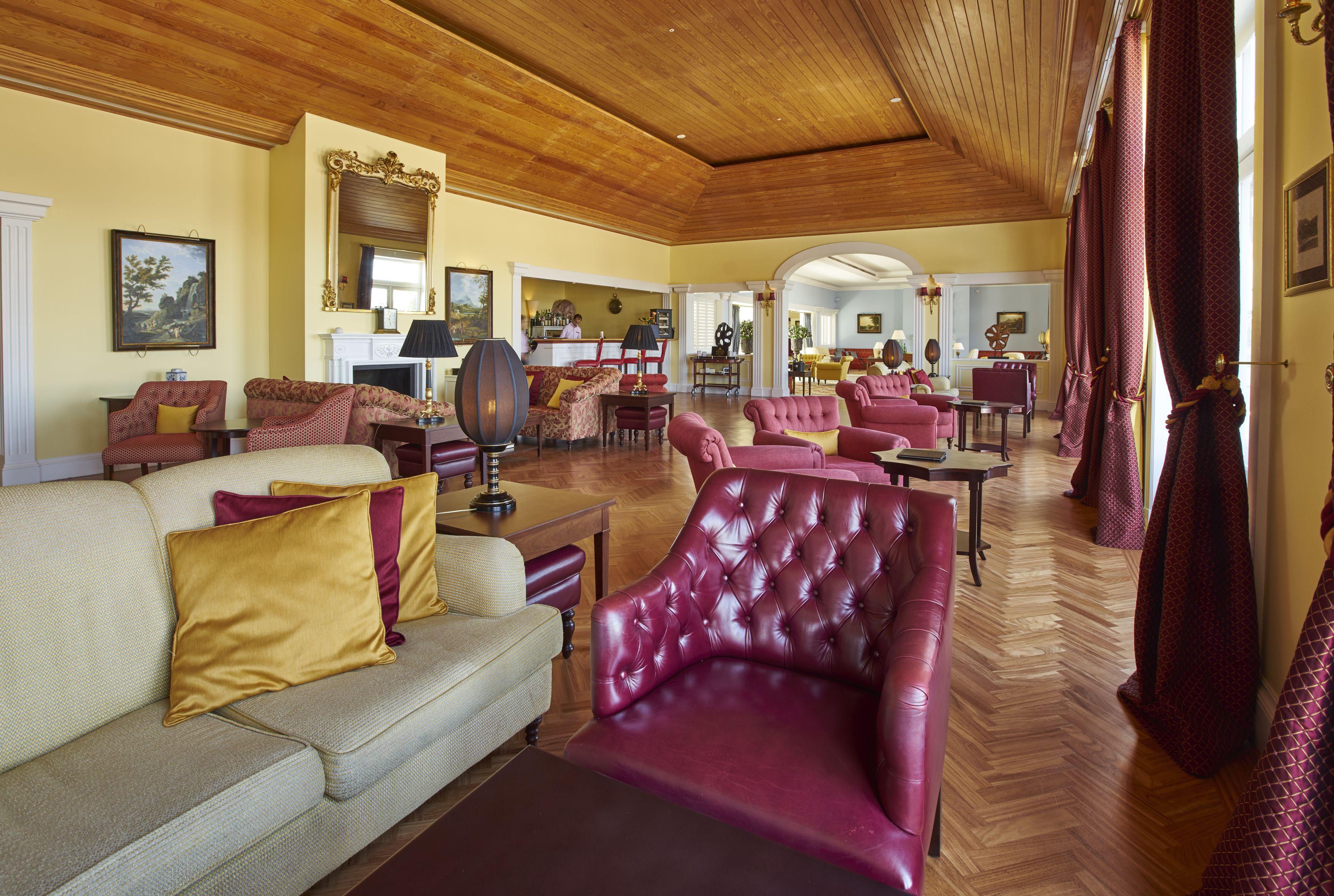 Lobby-lounge