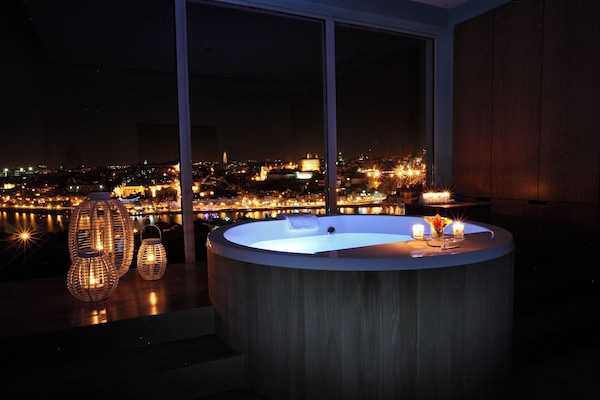 Couples treatment rooms, sauna, hot tub, steam room, Turkish bath