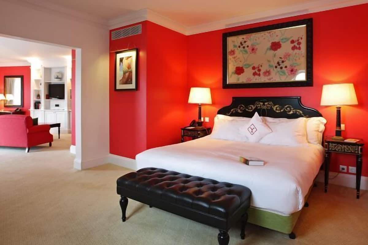 1 bedroom, Egyptian cotton sheets, premium bedding, down duvets