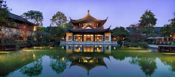 Four Seasons Hotel Hangzhou at West Lake