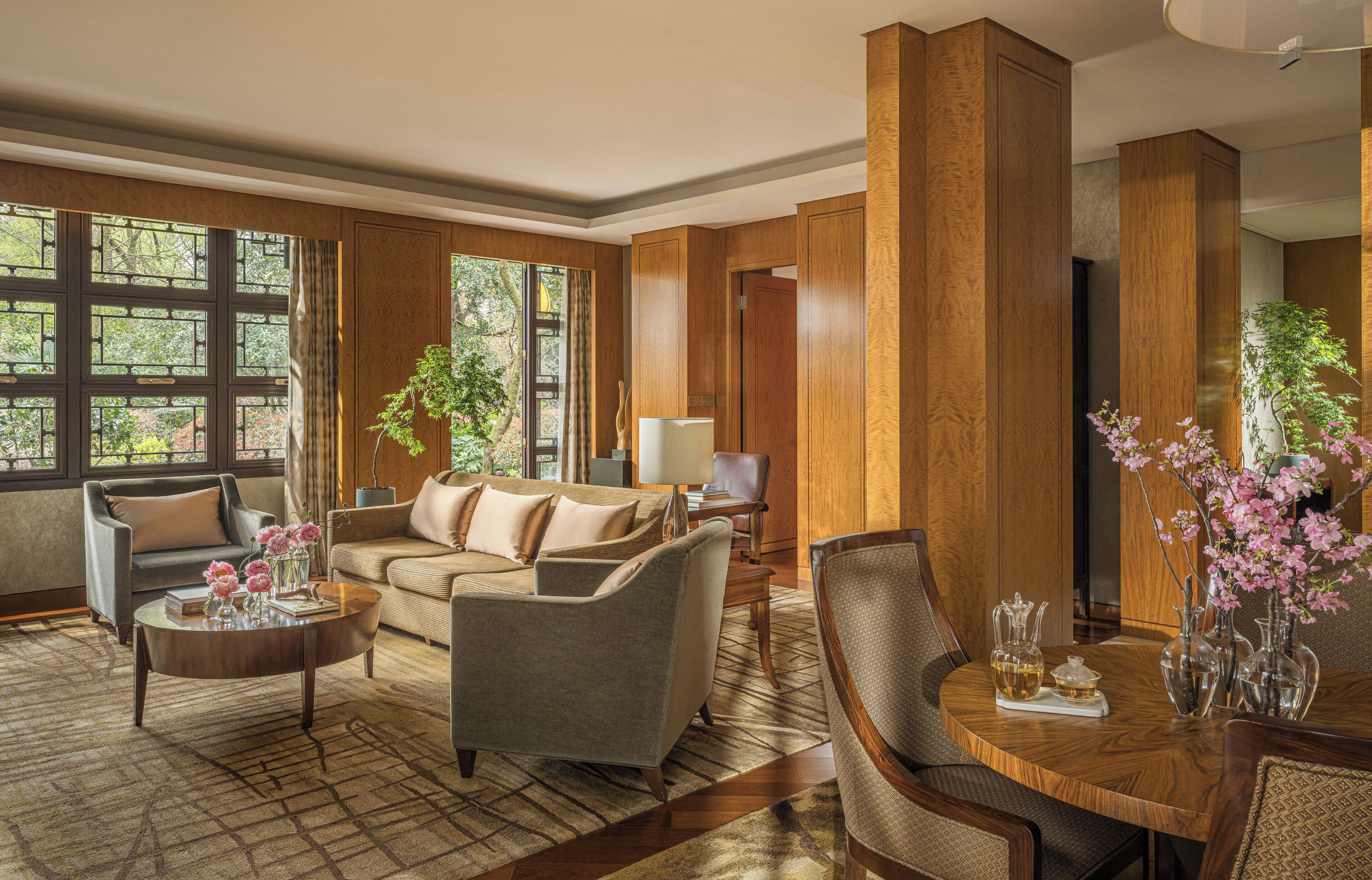 禦西湖套房 | 低過敏寢具、羽絨被、迷你吧、客房內保險箱