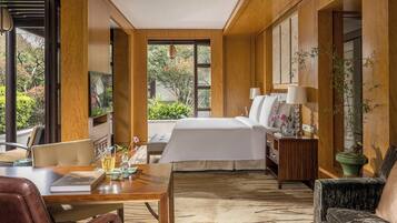 Panorama Garden View Room King | Hypo-allergenic bedding available, down comforters, minibar