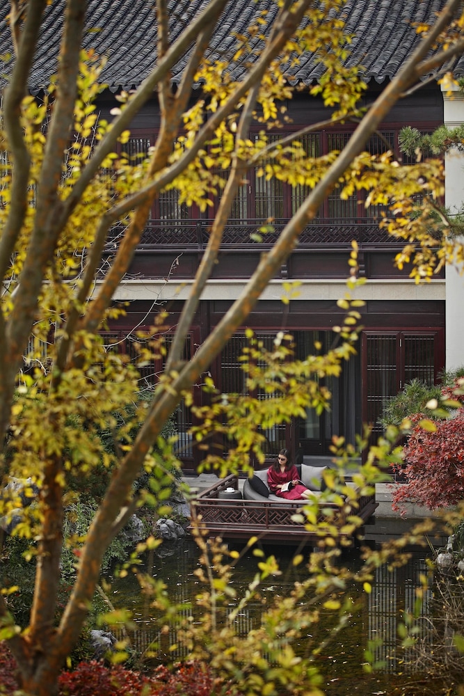 Four Seasons Hotel Hangzhou At West Lake by null