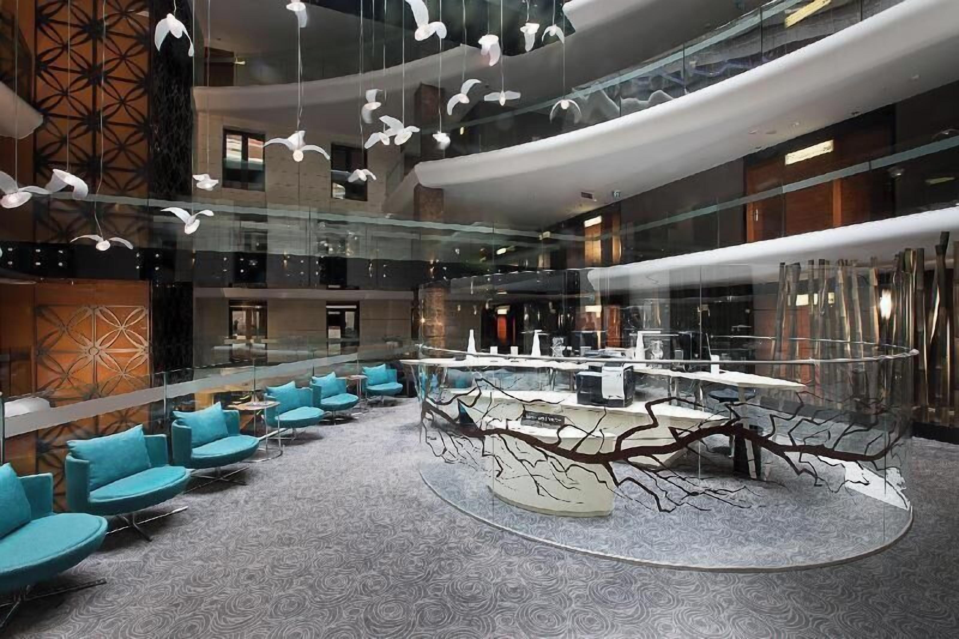 Dining | 2 restaurants, breakfast, lunch, dinner served; international cuisine