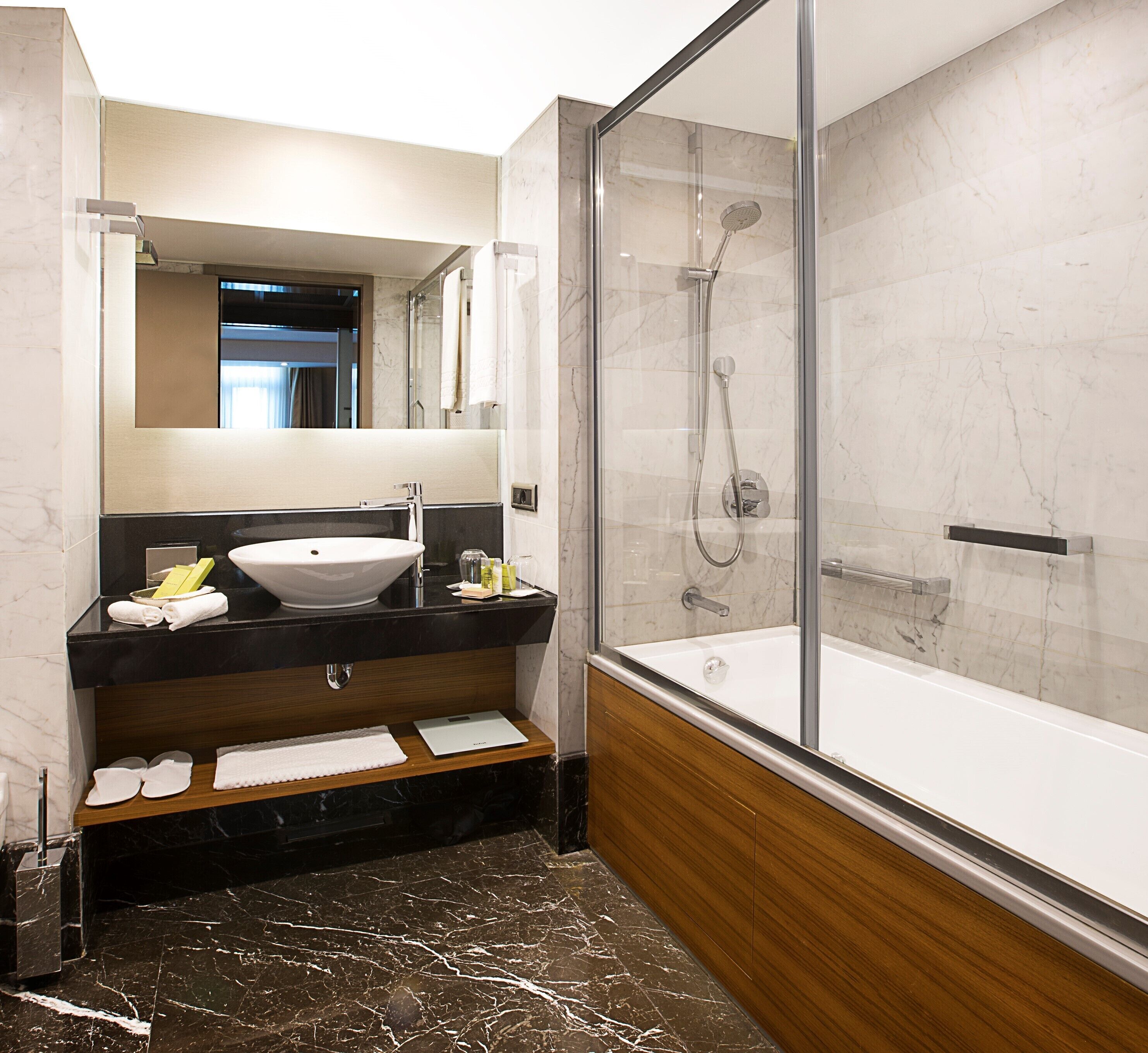 premium bedding, minibar, in-room safe, desk