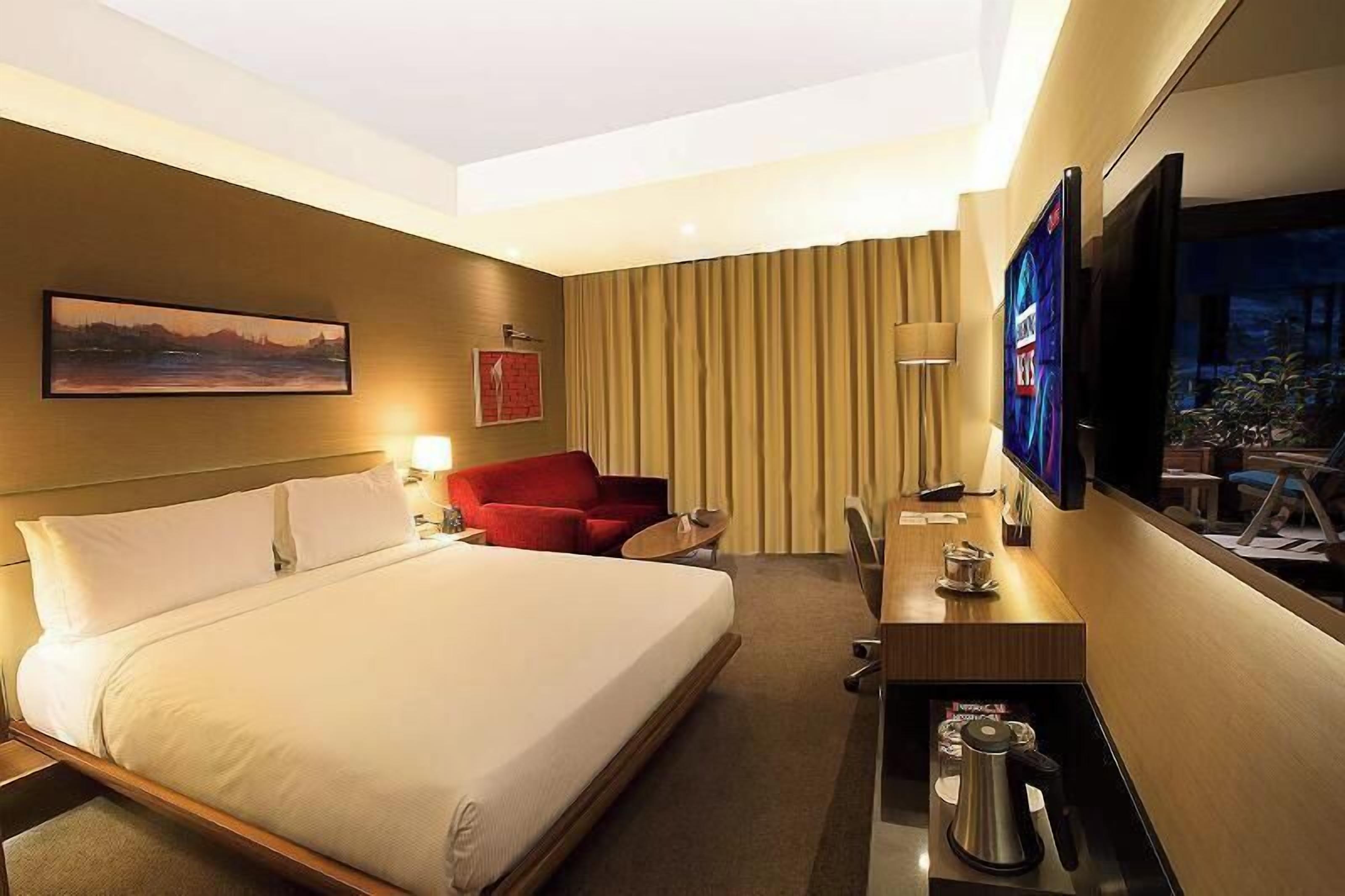 Premium bedding, minibar, in-room safe, desk