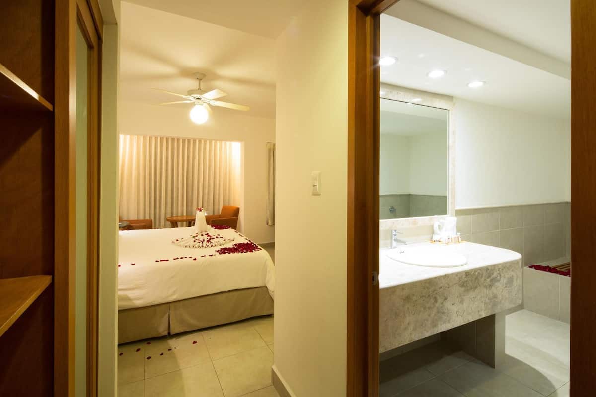 Premium bedding, down comforters, minibar, in-room safe