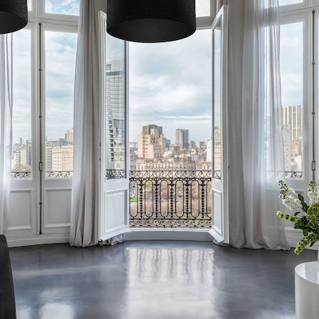 Superior Double Room | Minibar, in-room safe, desk, blackout drapes. HTL 9 de Julio Bs As