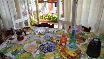 Free daily breakfast
