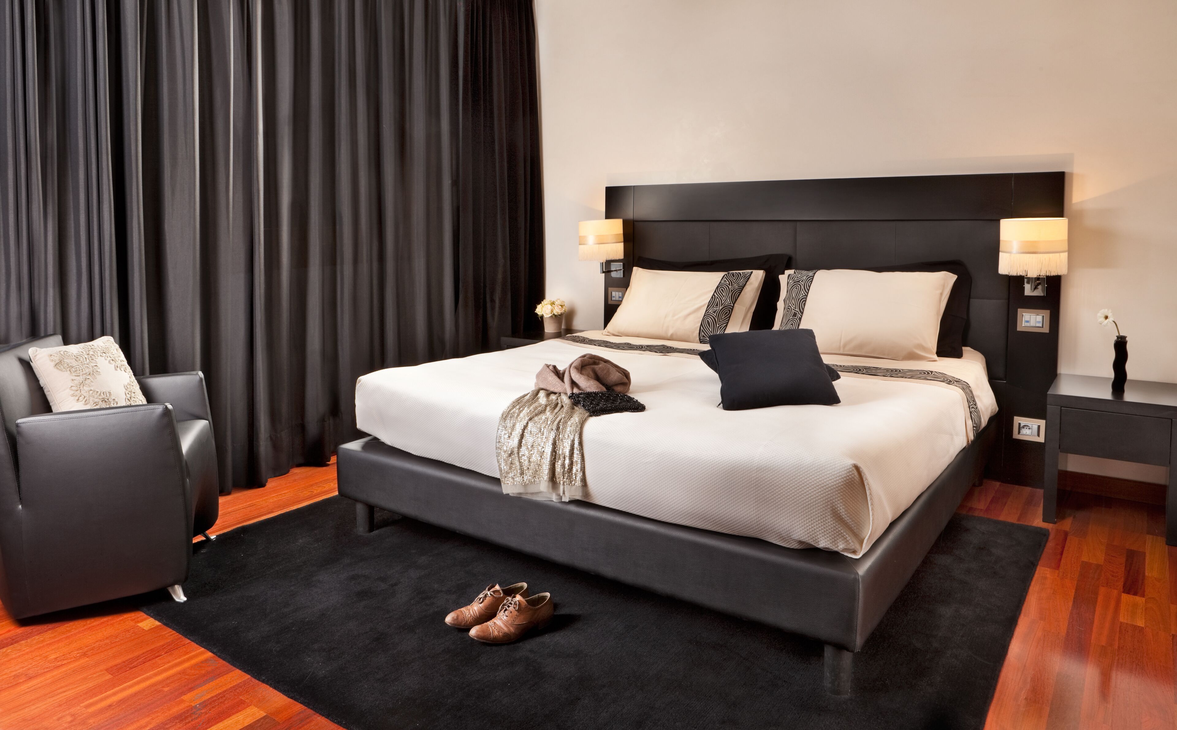 1 bedroom, in-room safe, blackout curtains, soundproofing