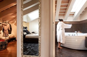 Royal Room | Bathroom | Free toiletries, hair dryer, slippers, bidet - Al Tezzon Hotel (Camposampiero)