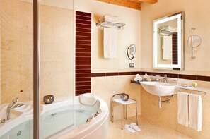 Free toiletries, hair dryer, slippers, bidet - Al Tezzon Hotel (Camposampiero)