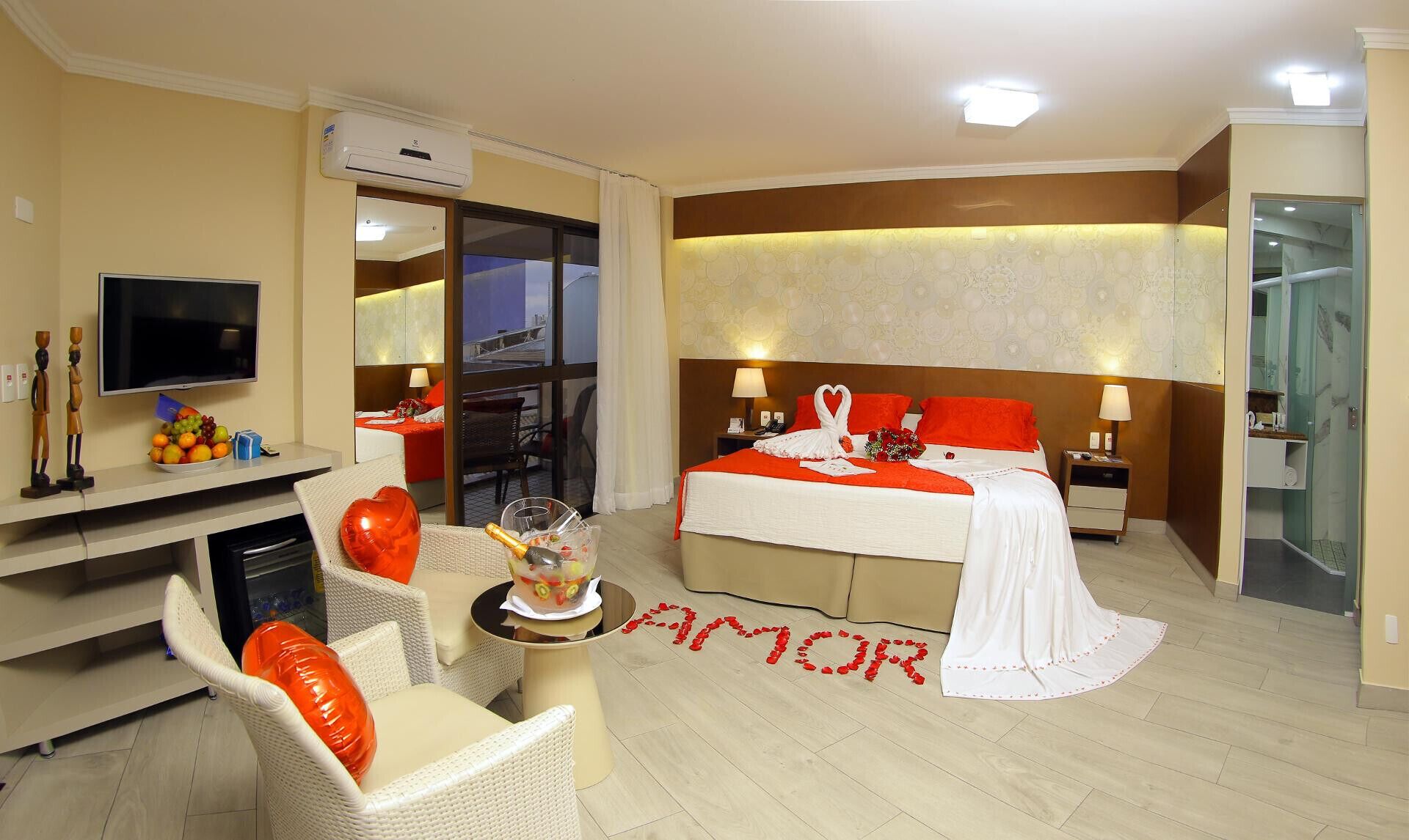 pillow-top beds, minibar, in-room safe, desk