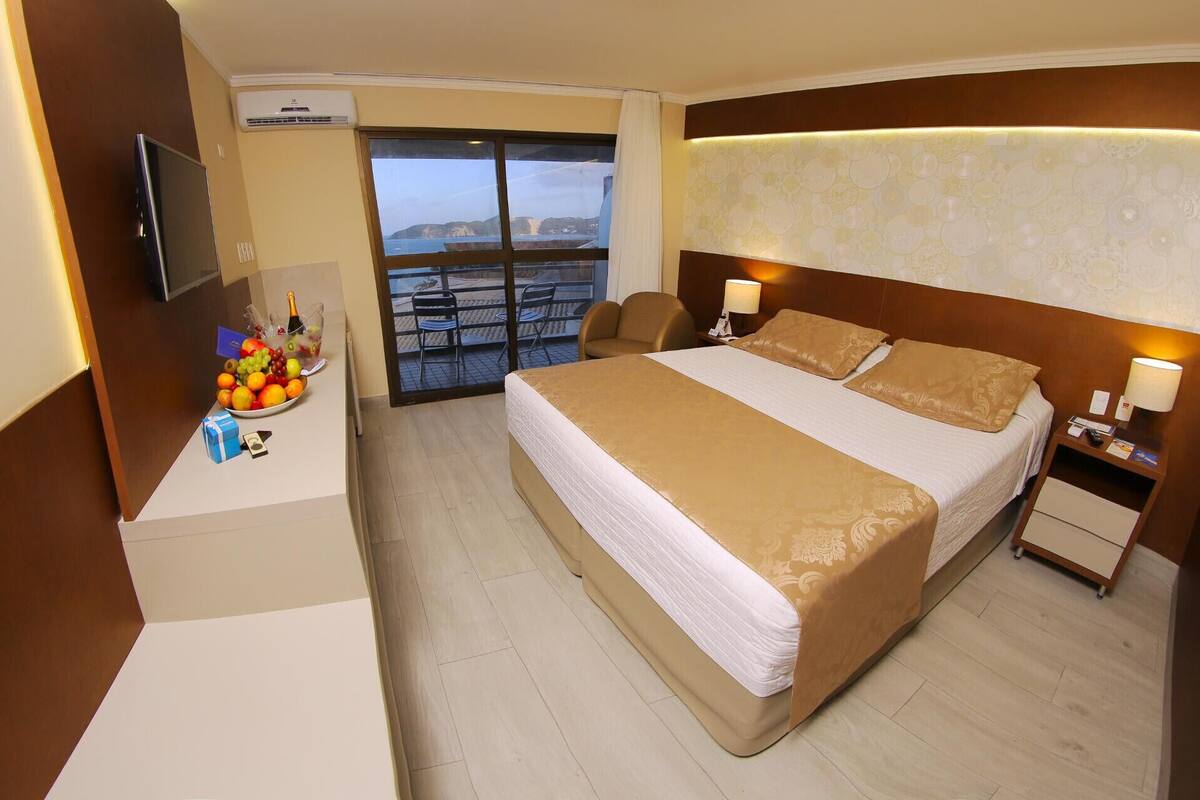 pillow-top beds, minibar, in-room safe, desk