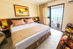 Chambre Deluxe | Surmatelas, minibar, coffres-forts dans les chambres, bureau