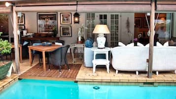 Outdoor pool, pool umbrellas, sun loungers