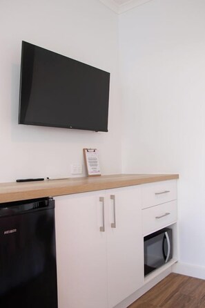 1-Zoll-Flachbildfernseher mit Digitalempfang, Fernseher, DVD-Player