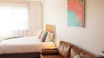 Minibar, iron/ironing board, free WiFi, bed sheets