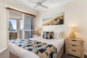 Individually decorated, individually furnished, laptop workspace - Raffles Mooloolaba (Mooloolaba)