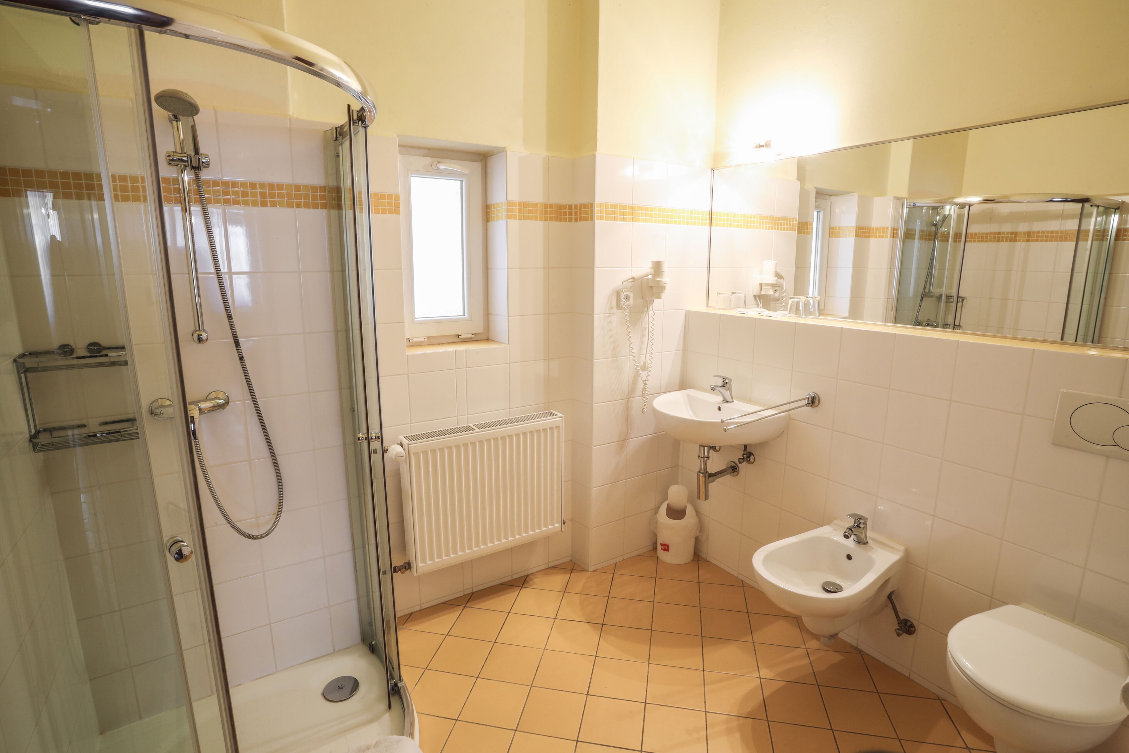 comfort studio, 1 bedroom, kitchenette, city view | bathroom | shower, free toiletries, hair dryer, towels