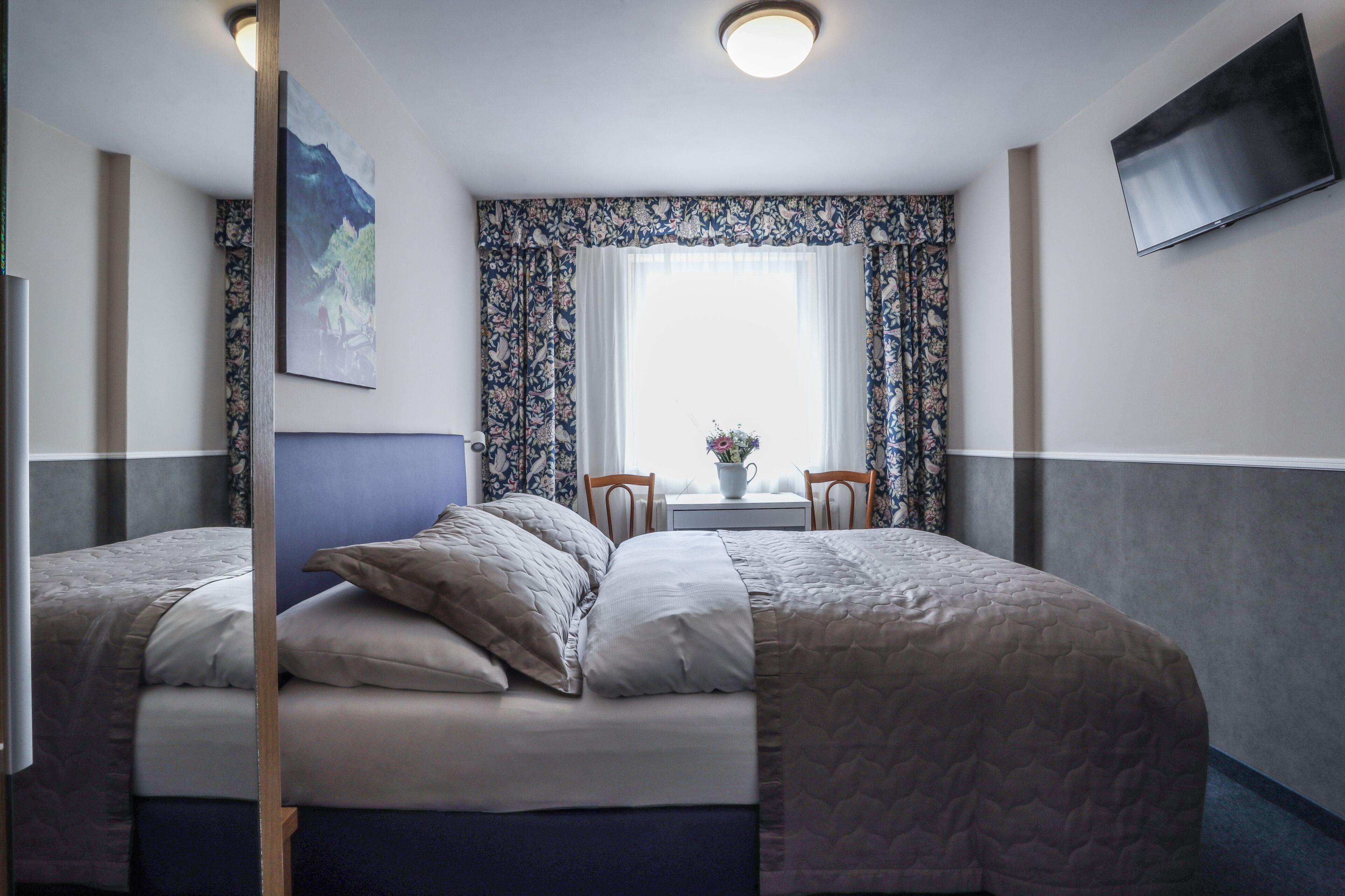 blackout curtains, free wifi