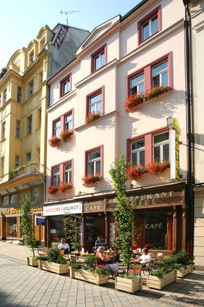 Front of property - Hotel Kavalerie (Karlovy Vary)