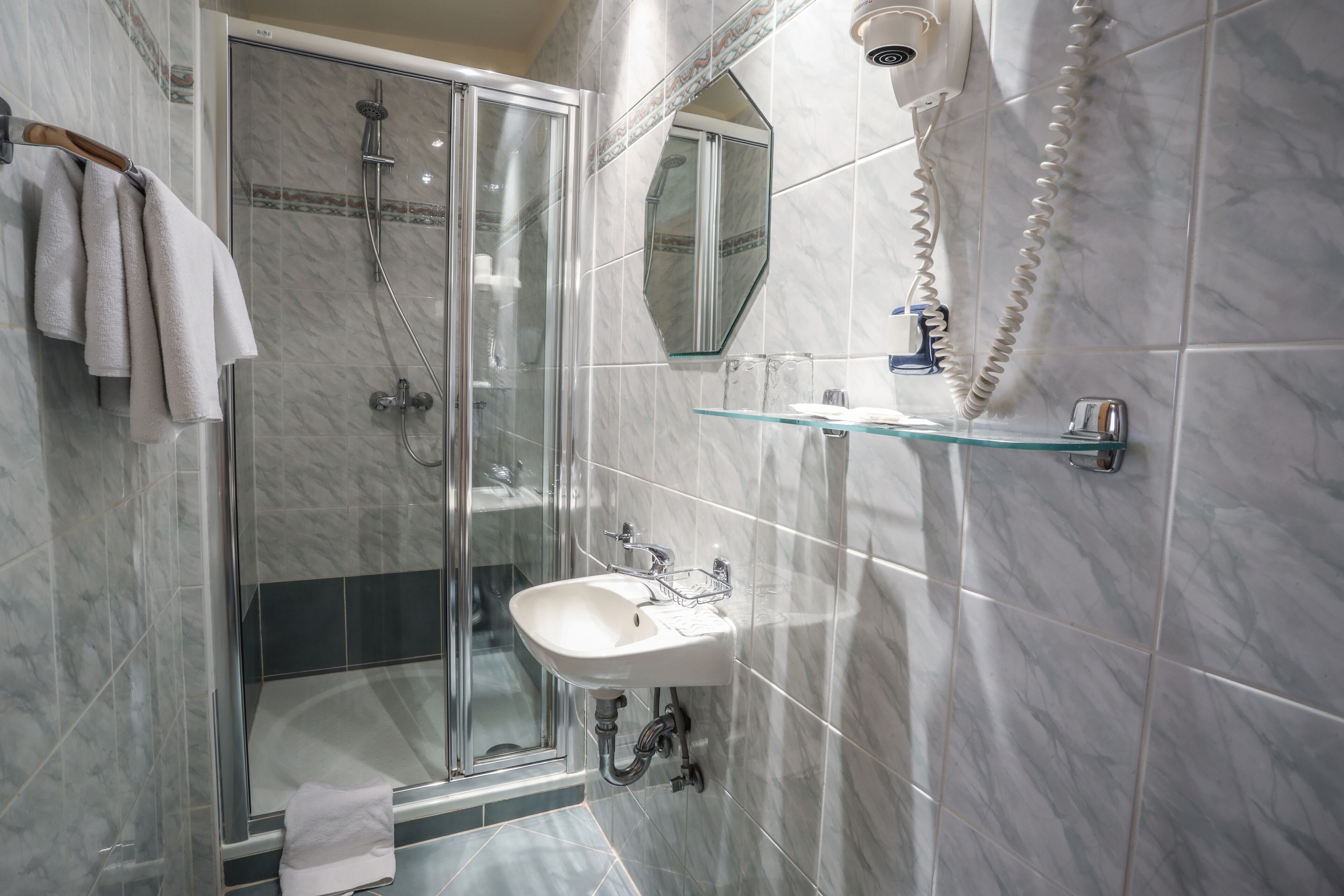 shower, free toiletries, hair dryer, towels