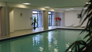 Indoor pool, pool loungers