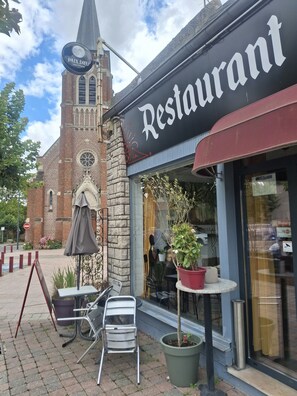 Lunch and dinner served  - Hôtel Le Commerce (Poulainville)