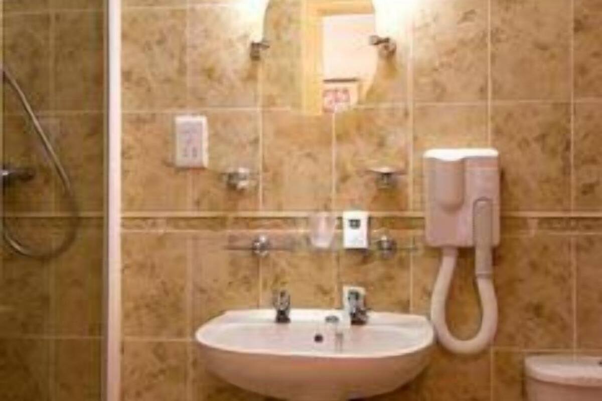 Bathroom sink