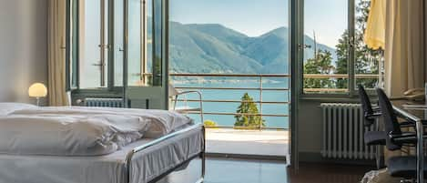 Chambre Simple, salle de bains commune (Bauhaus with Lake View)