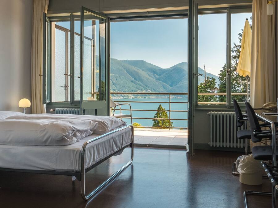 Einzelzimmer, Gemeinschaftsbad (Bauhaus with Lake View) | Allergikerbettwaren, Schreibtisch, laptopgeeigneter Arbeitsplatz