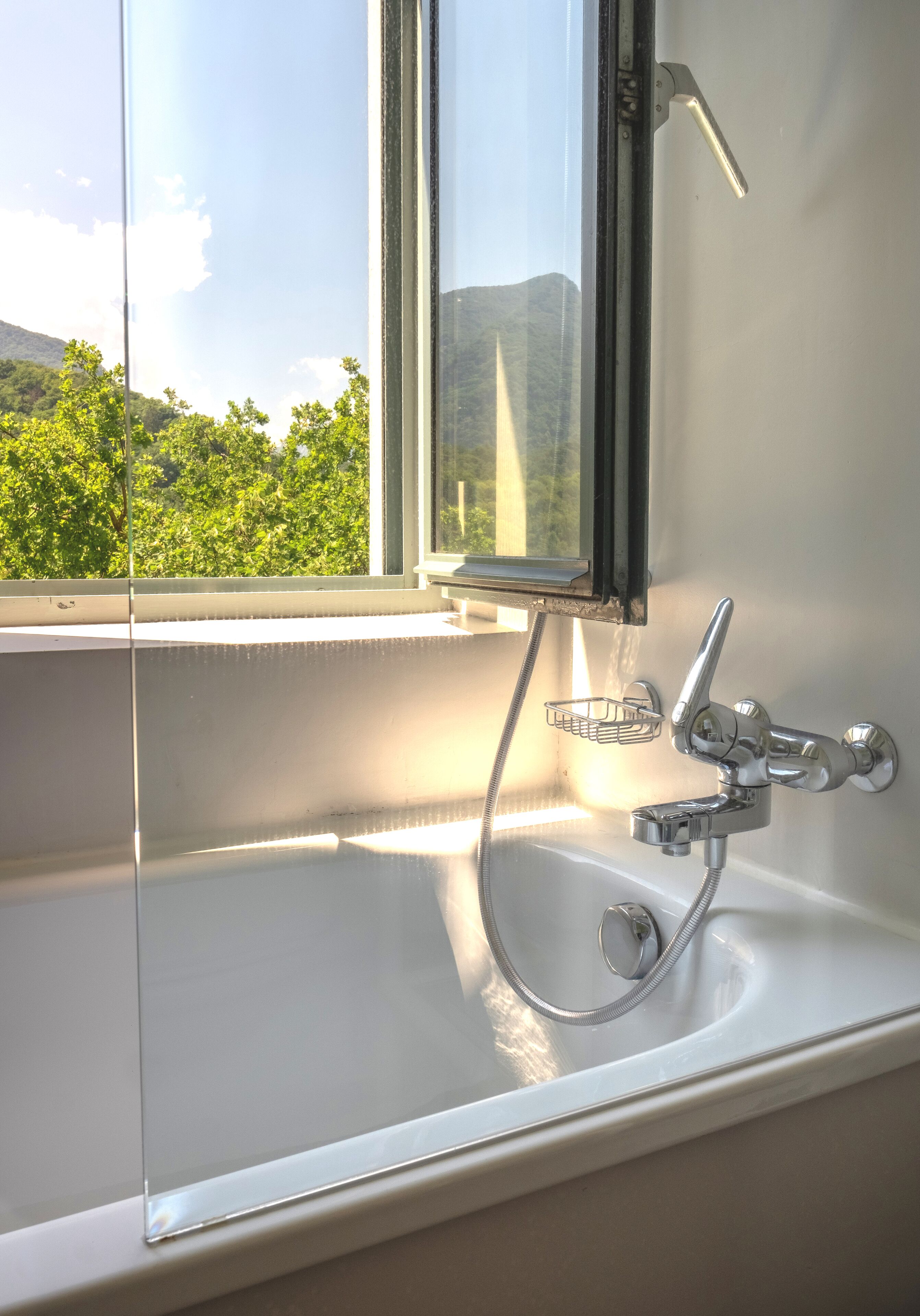 double room, park view (bauhaus ) | bathroom | free toiletries, hair dryer, towels