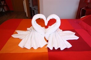 Single Room, Private Bathroom | Blackout curtains, soundproofing, iron/ironing board, free WiFi - Hostal Abril (Madrid)