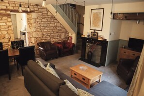 Deluxe Suite, Private Bathroom (Two Bedroom) | Lounge - Duke William Hotel (Lincoln)