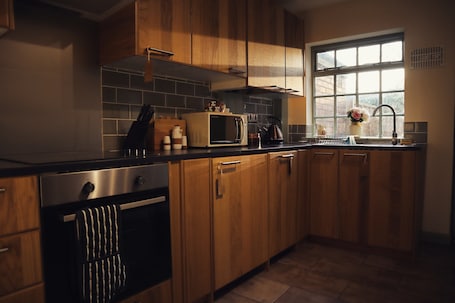 Suite, Private Bathroom (Two Bedroom) | Private kitchen