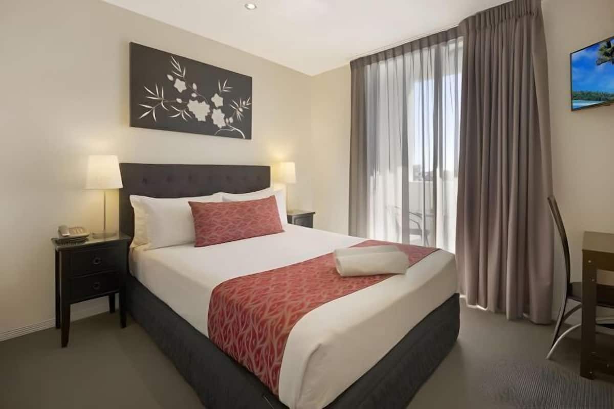 In-room safe, desk, soundproofing, iron/ironing board